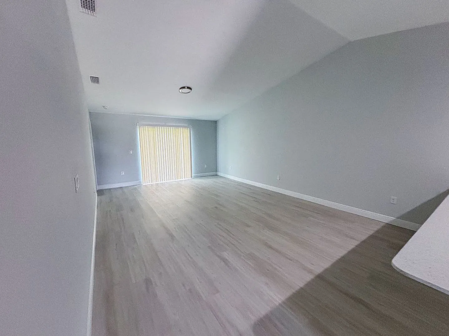 Amazing Opportunity! This Spacious Duplex Offers 3 Bedrooms, 2 Bathrooms, And A 1-Car Garage — Photo 4