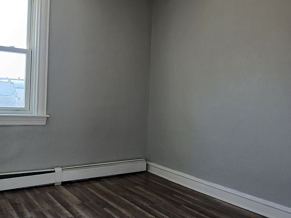 5th image of 187 Brightman St