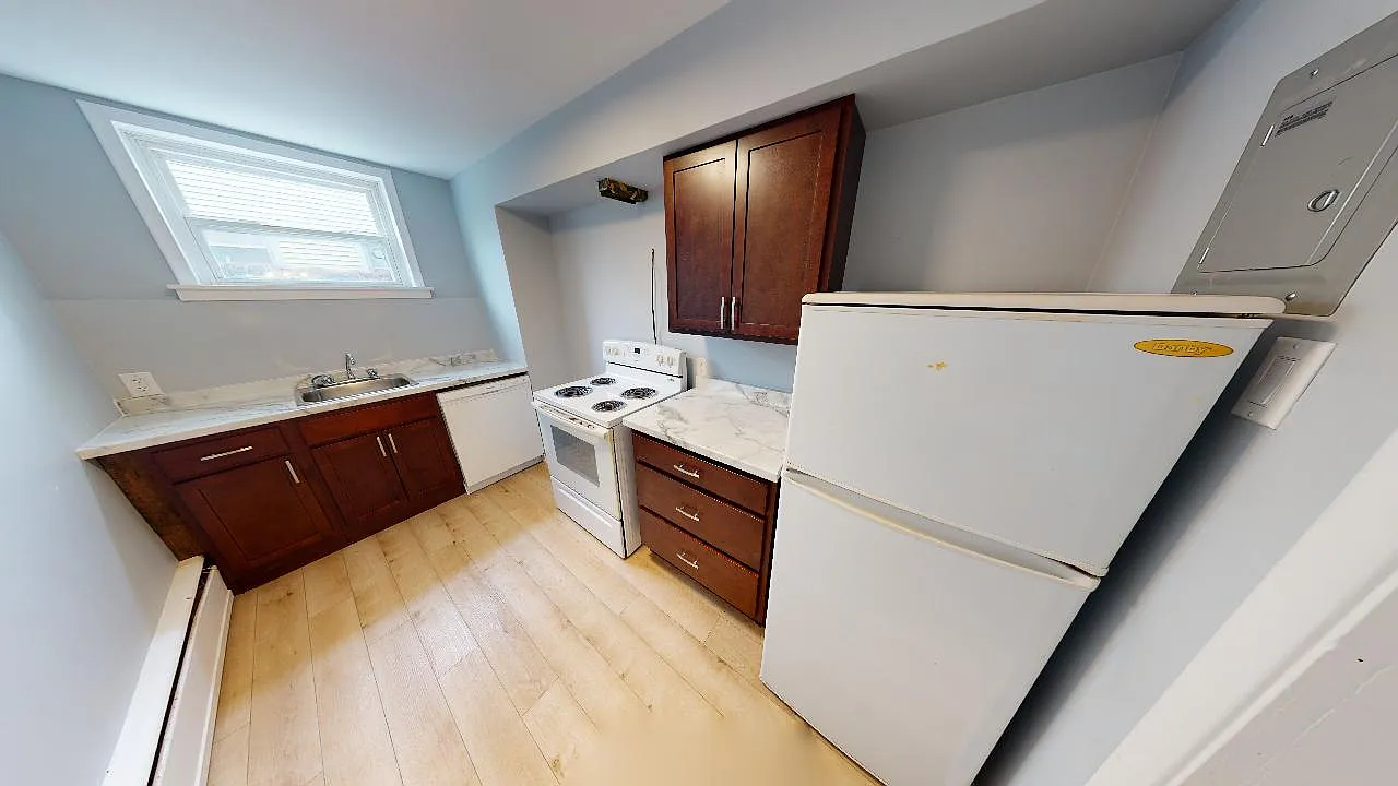 3536 Connaught Avenue — Photo 2