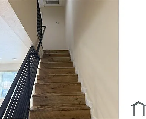 2 bed, 880 sqft, $2,500 — Photo 3