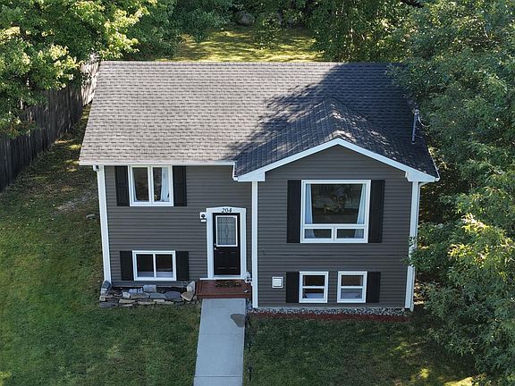3rd image of 204 Rodney St