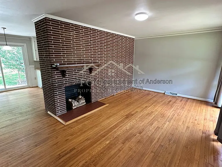 809 Wilson St — Photo 2