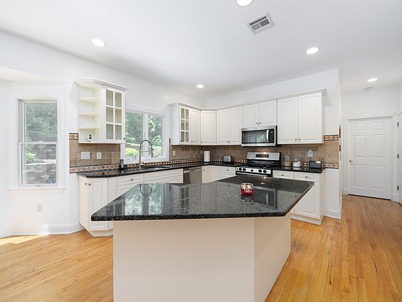 5th image of 57 Terrace Ave