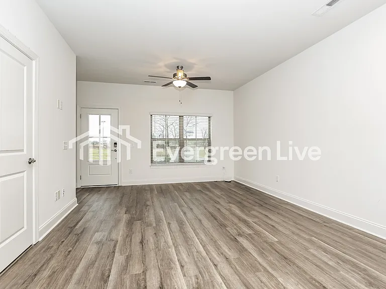 730 Elkins Dr — Photo 6
