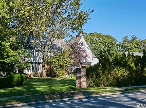 5th image of 444 N Village Ave