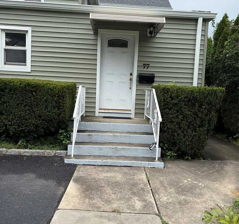 77 W Washington Ave