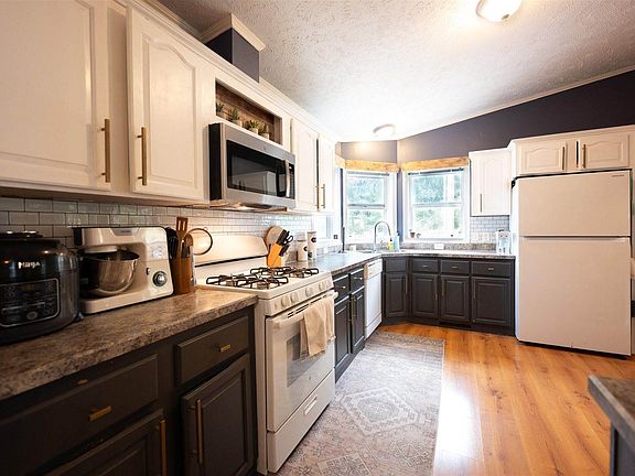 4th image of 1500 Oak St #19