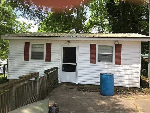 3rd image of 41 E Lake Ln
