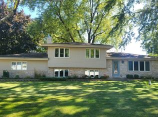 28W661 Douglas Rd, Naperville, IL 60564