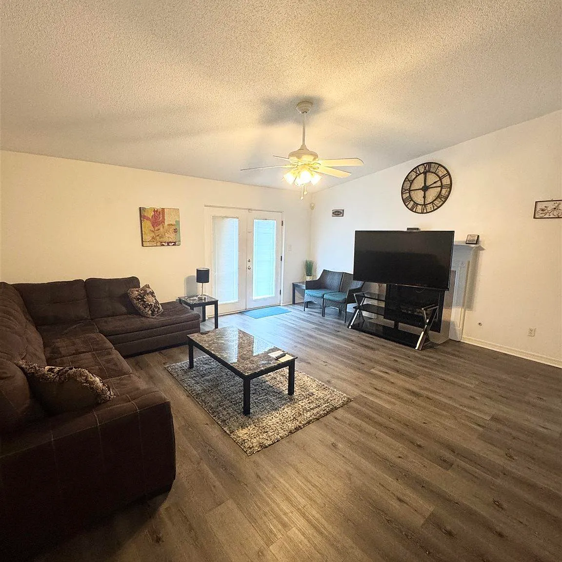 4 bed, 1899 sqft, $2,195 — Photo 3