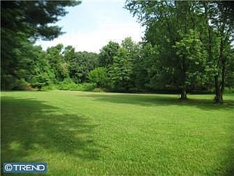 1st image of 4 Grover Ln