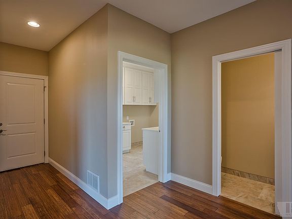 5th image of 5607 Oak Hills Dr
