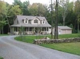 73 Starlight Dr, Hawley, PA 18428