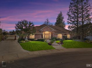 6728 Iron Oak Dr, Bakersfield, CA 93312