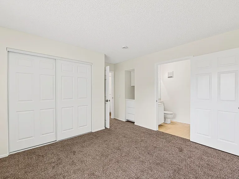 1075 Loma Ave — Photo 12
