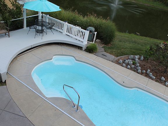 32’ long & 4.5 deep fbrglass