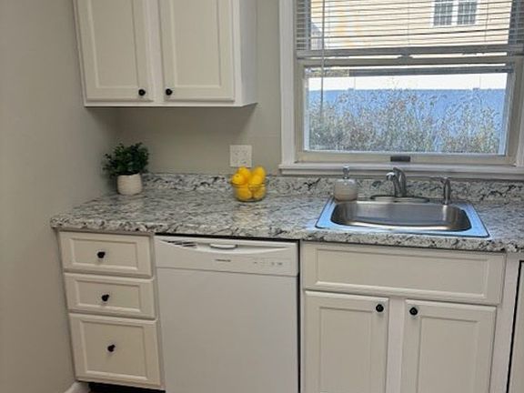 4th image of 172 Camden St #11