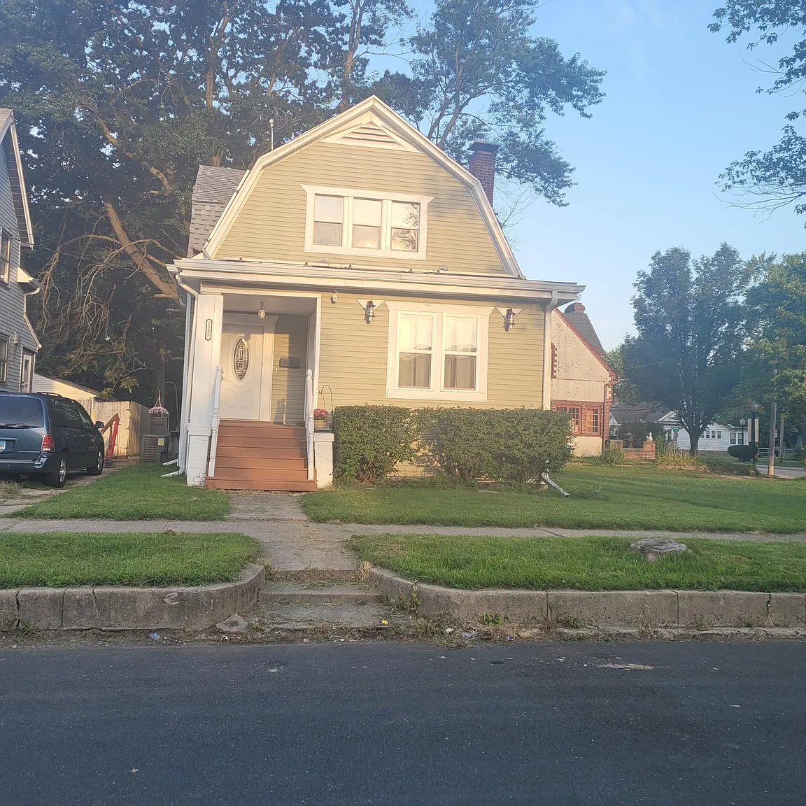 1225 N Orange St photo 1
