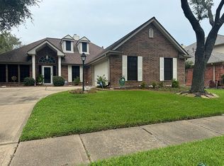 1809 Oakbrook Cir, Pearland, TX 77581