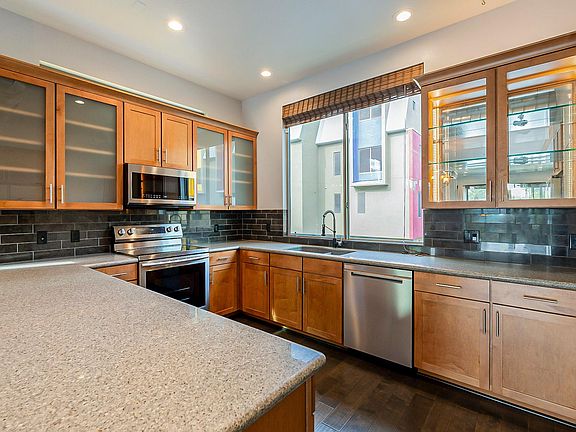 All appliances within 4 yrs old