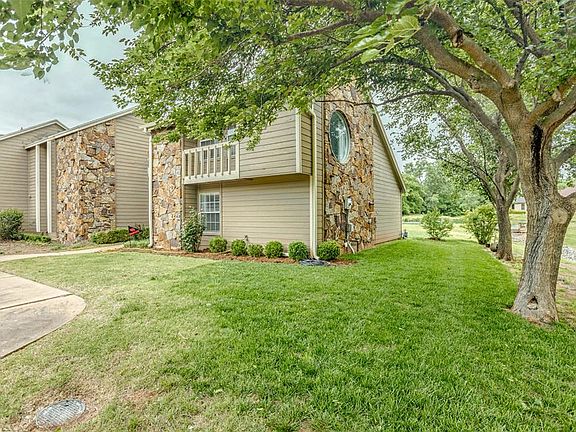 3rd image of 914 W Parkway Dr