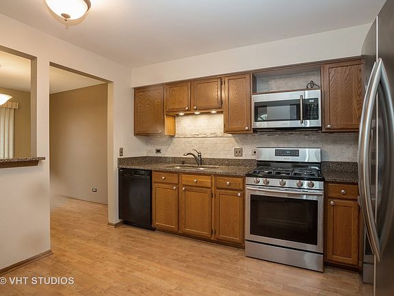 5th image of 901 Little Falls Ct