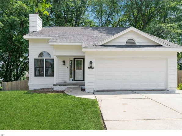 1913 E Rose Ave, Des Moines, IA 50320