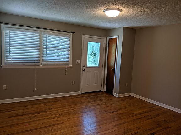 3rd image of 6642 Desmond St