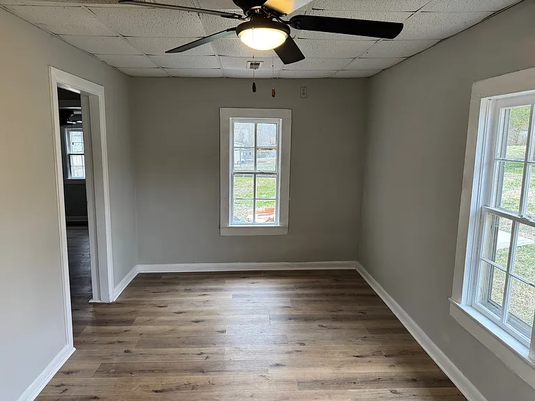 410 Bowen Ave — Photo 4