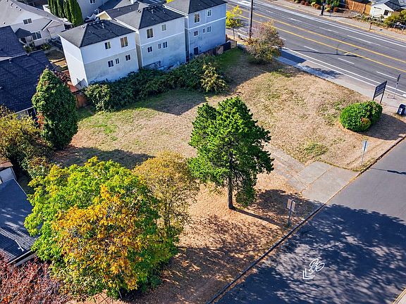 5th image of 3810 SE 122nd Ave