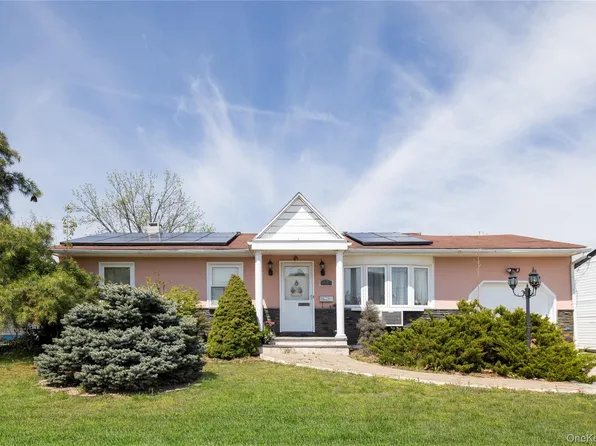 88 14th Street, Hicksville, NY 11801