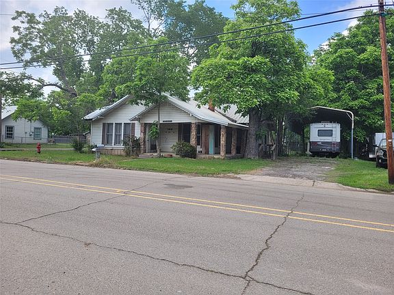 3rd image of 384 Monroe St