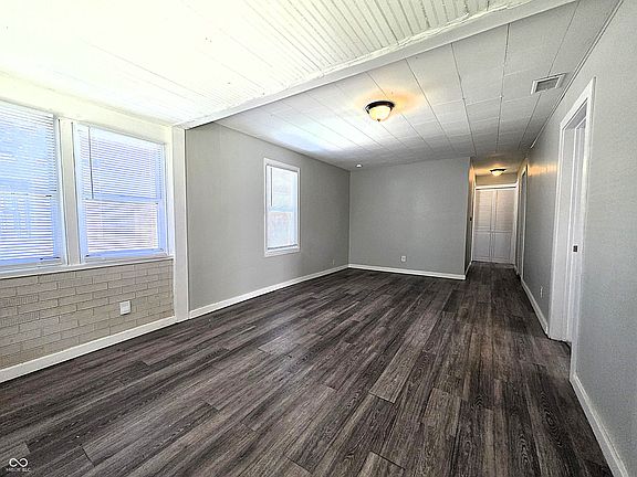 4th image of 3907 Hoyt Ave
