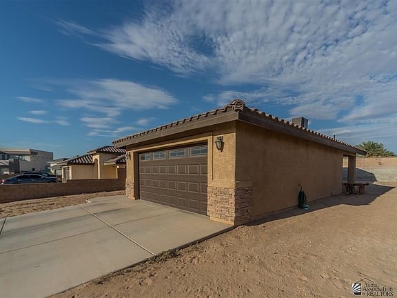3rd image of 2359 N Marquez Ave