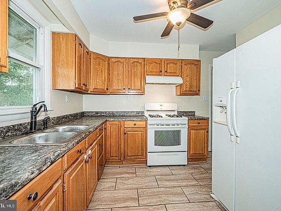 3rd image of 4610 Schley Ave