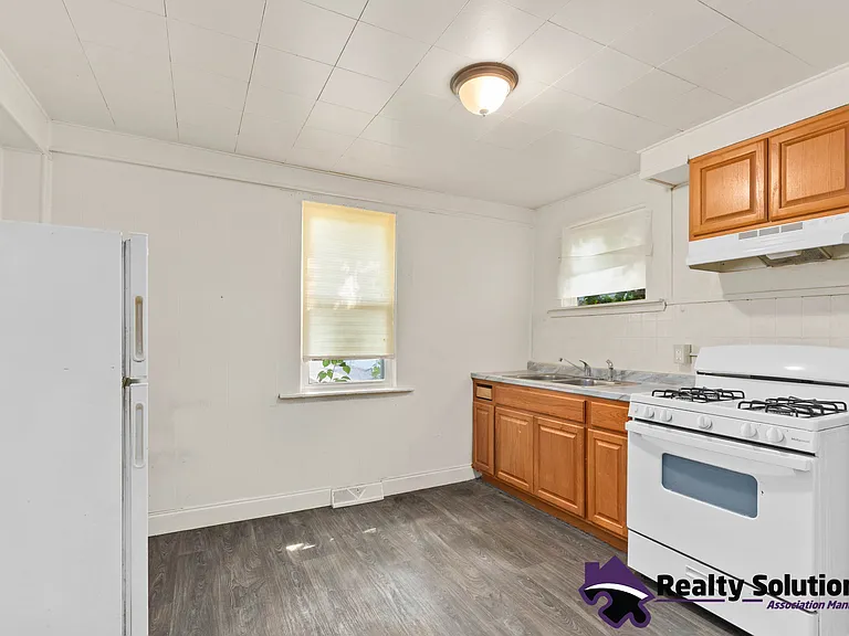 733 E Cherry St — Photo 16