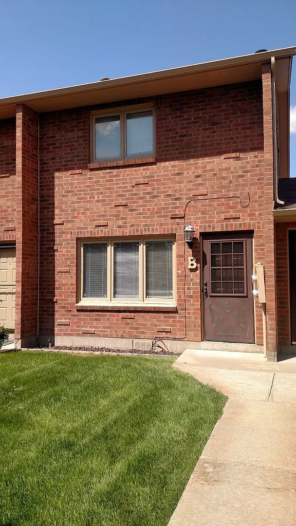 All Prospective Tenants Must Submit An Online Application And Be Pre-Qualified Prior To Any Showi... — Photo 1
