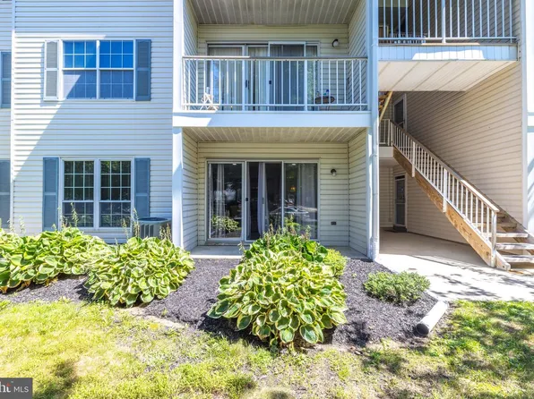 17 Mulberry Ct, Hamilton, NJ 08619