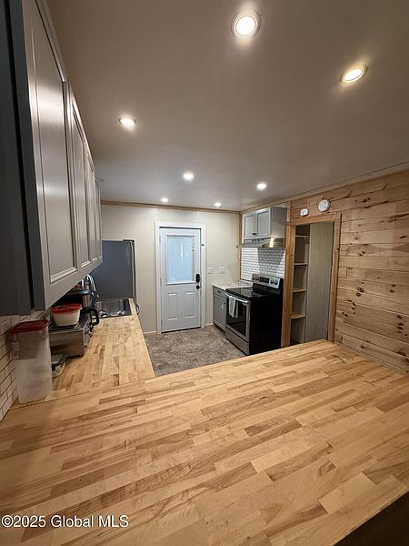 4th image of 107 1/2 Maple Street