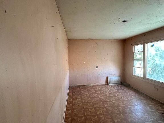 3rd image of 514 Anita Dr