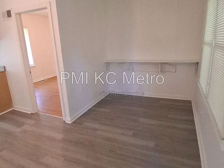 26 S Central St #9 — Photo 3