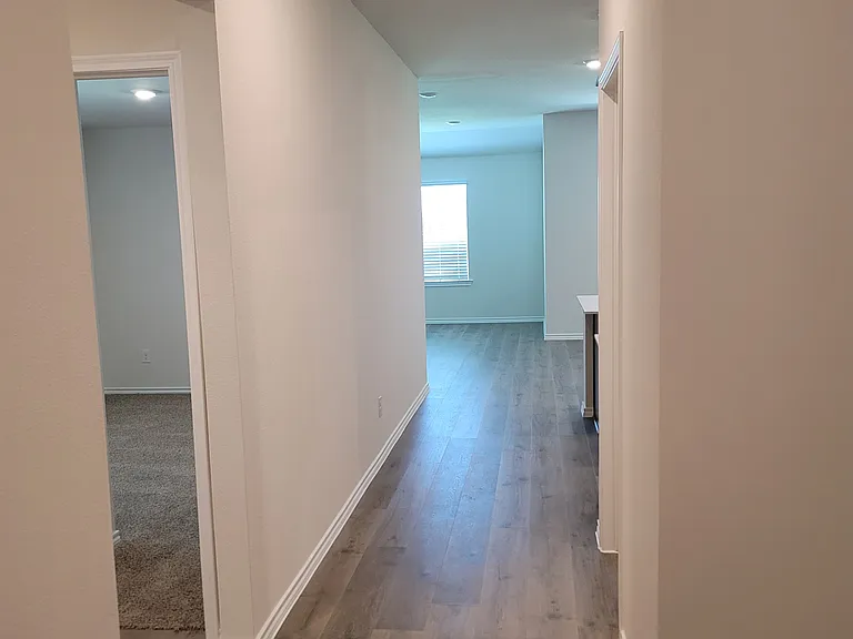 1216 Riverbrook Ln — Photo 4