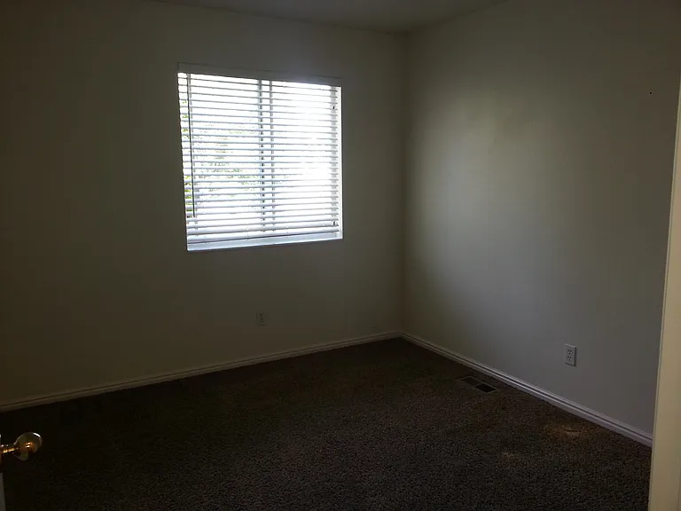 478 W Pacific Dr #4 — Photo 2
