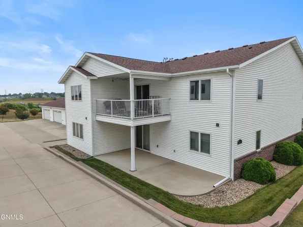3406 Sharloh Pl Unit 3, Bismarck, ND 58501