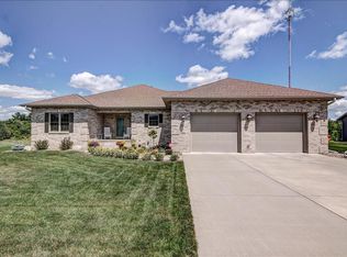 1710 Pine Park Dr, Eau Claire, WI 54701