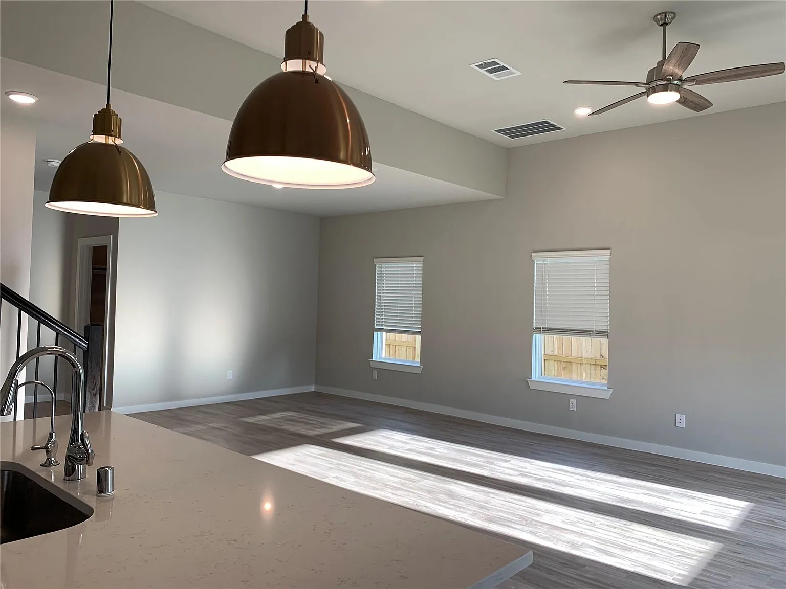 5 bed, 3.5 bath, 3088 sqft, $3,299 — Photo 3