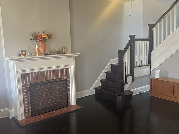 3rd image of 2821 Clifton Ave Room 6