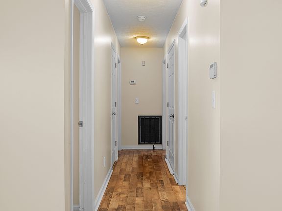 5th image of 214 Cumberland Cove Dr