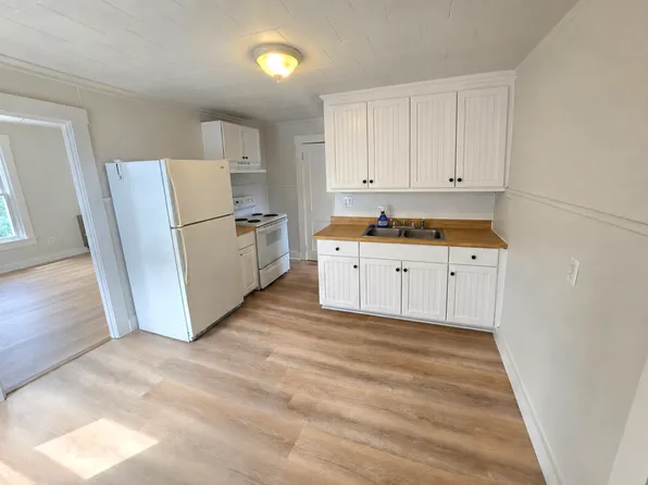 34 Oak St #4, Lisbon Falls, ME 04252