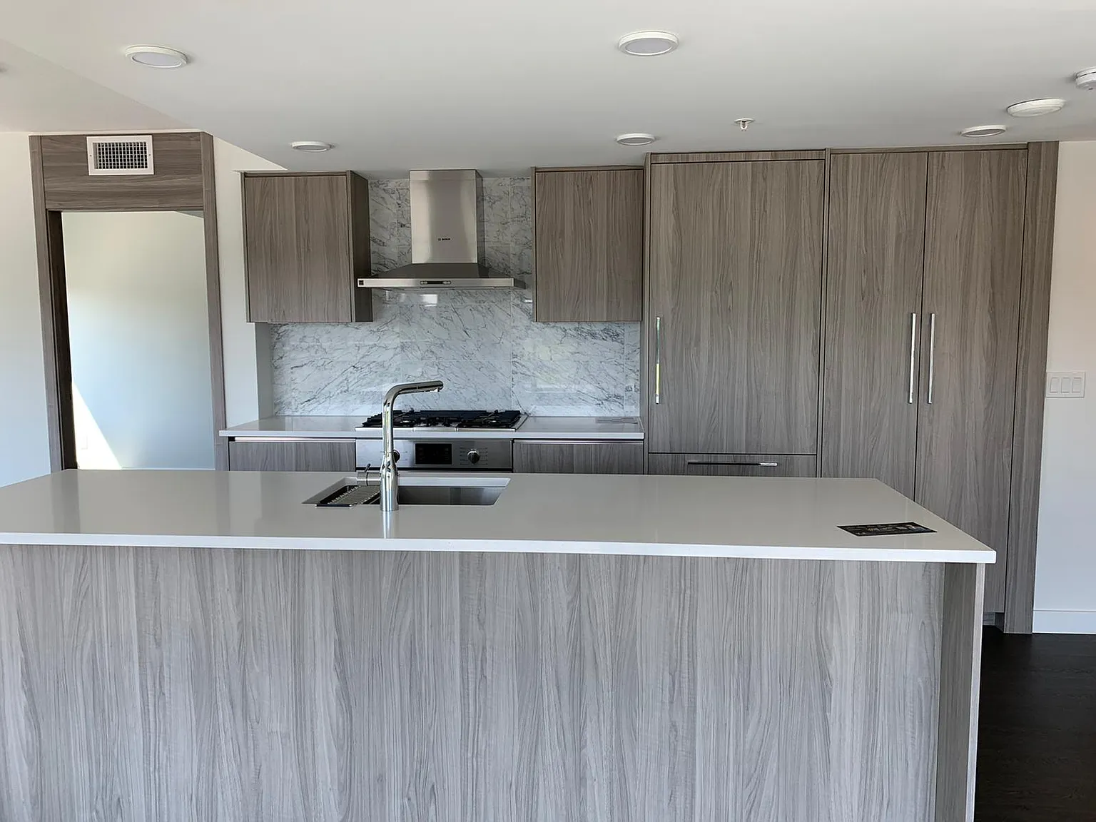8800 Hazelbridge Way Richmond — Photo 3